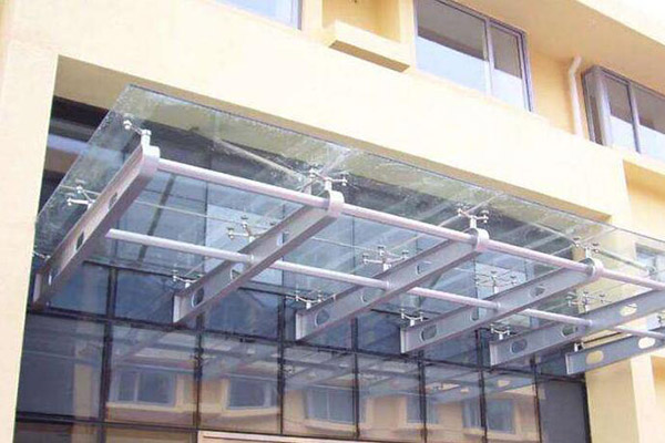    济南玻璃雨棚的计算方法。